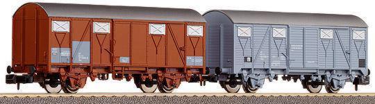 Set of 2 Box cars<br /><a href='images/pictures/Roco/25605.jpg' target='_blank'>Full size image</a>